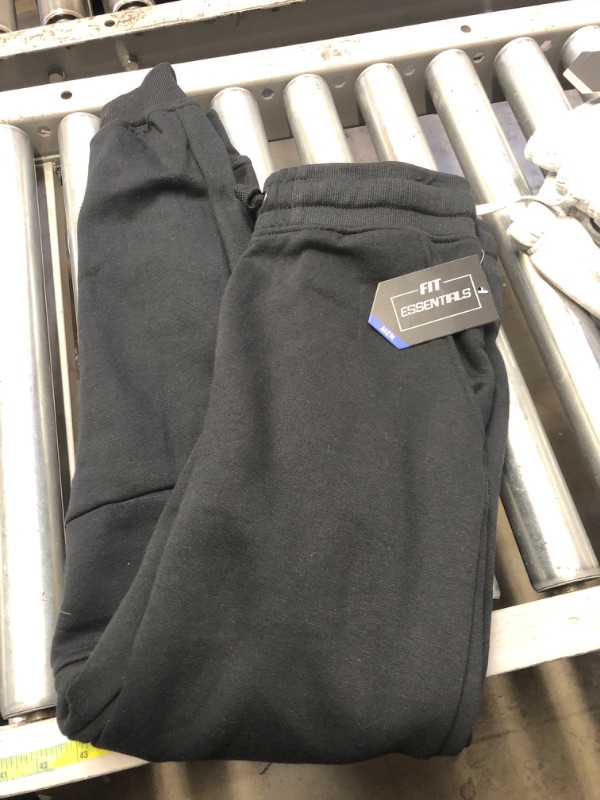 Photo 2 of Fit Essentials Men's Fleece Joggers
med