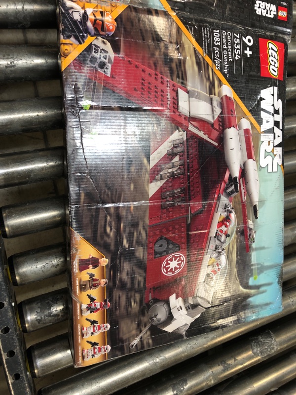 Photo 1 of LEGO Star Wars: The Clone Wars Coruscant Guard Gunship 75354 Buildable Star Wars Toy for 9 Year Olds, Gift Idea for Star Wars Fans Including Chancellor Palpatine, Padme and 3 Clone Trooper Minifigures