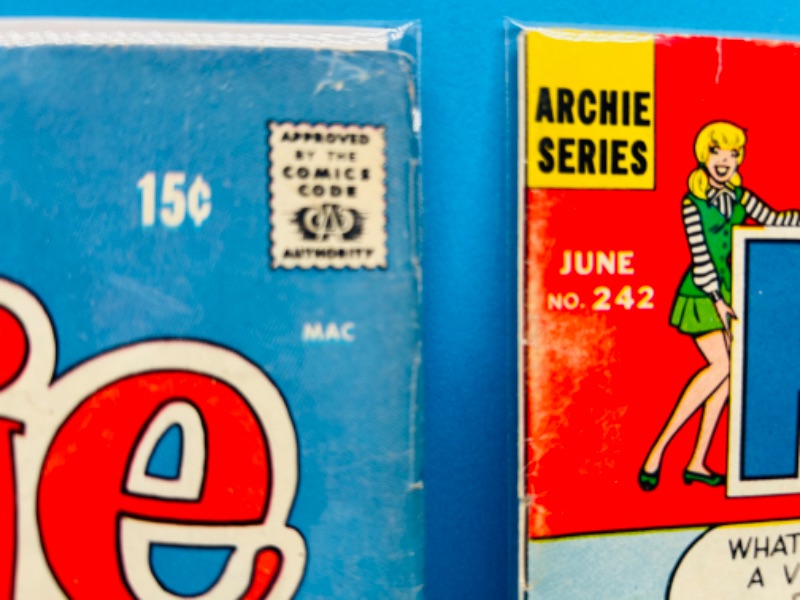 Photo 4 of 698369… shows wear- vintage Archie comics in plastic sleeves -wear from age