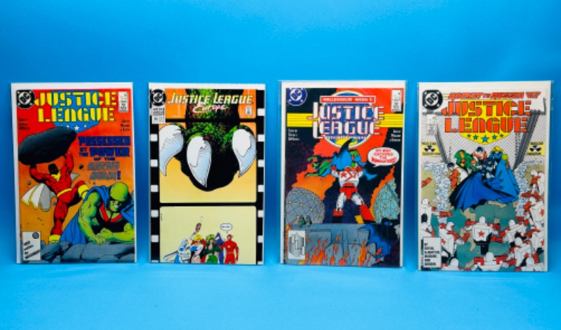 Photo 1 of 698404…4 older justice league comics in plastic sleeves 
