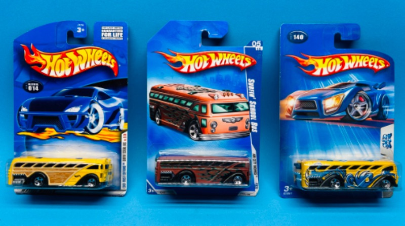 Photo 1 of 698422…3 hot wheels die cast buses 