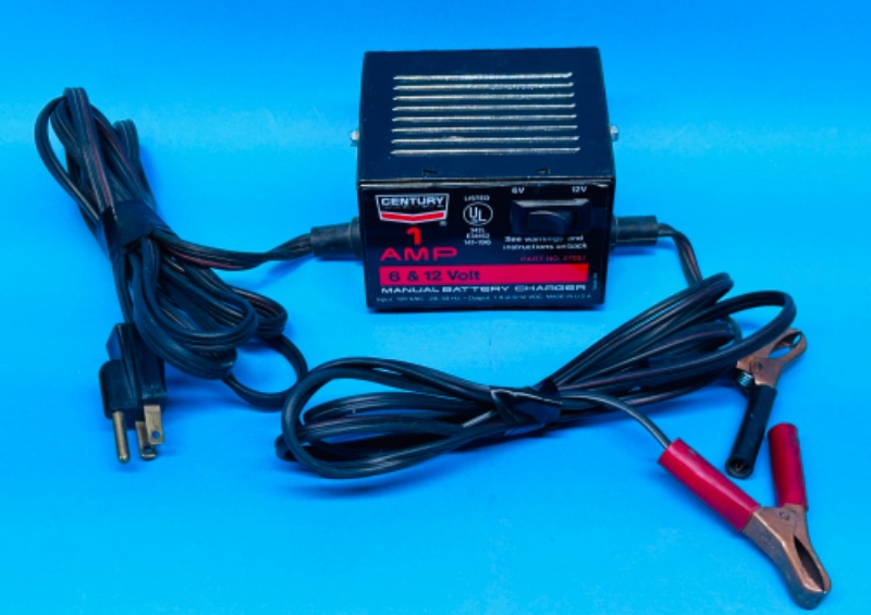 Photo 1 of 698621…1 amp 6 and 12 volt trickle battery charger 