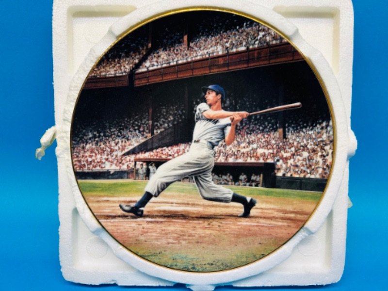Photo 1 of 698637…Joe DiMaggio the streak collector plate 