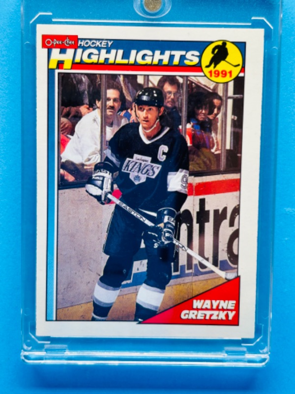 Photo 1 of 698685…O-Pee-Chee Wayne Gretzky card 201  in hard plastic case 