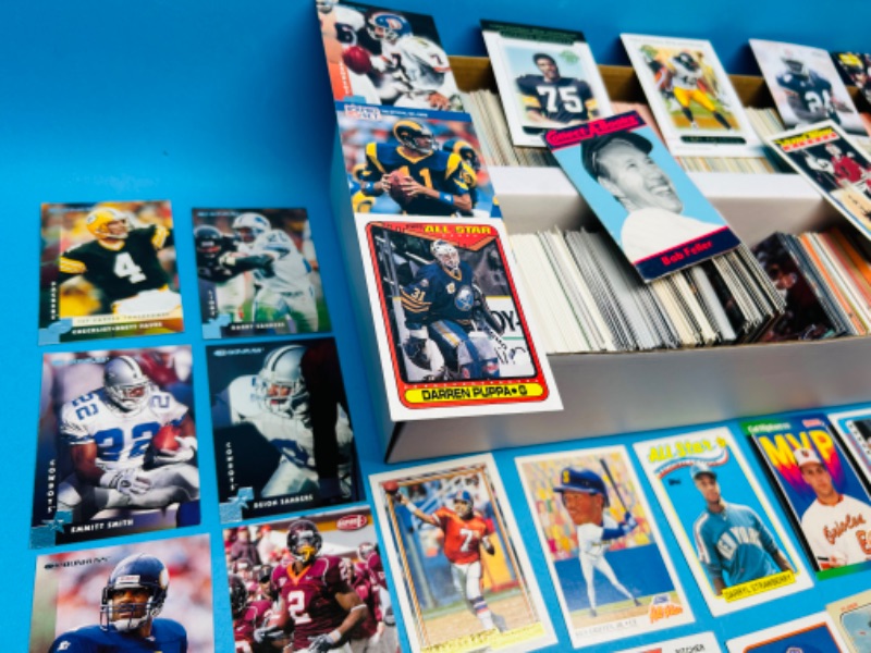 Photo 5 of 698716…1500+ mixed sports cards in box 