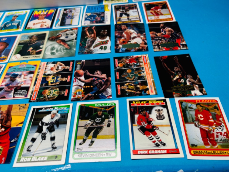 Photo 2 of 698716…1500+ mixed sports cards in box 