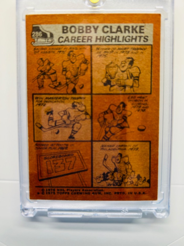 Photo 2 of 698766…vintage 1975 Bobby Clarke card 286  in hard plastic case