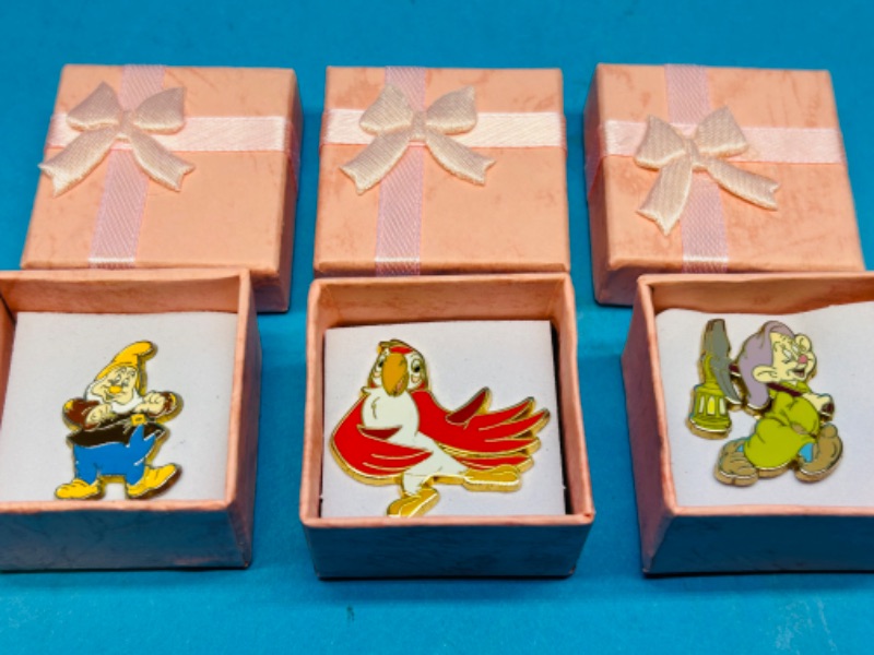Photo 1 of 698794… 3 Disney pins in gift boxes 