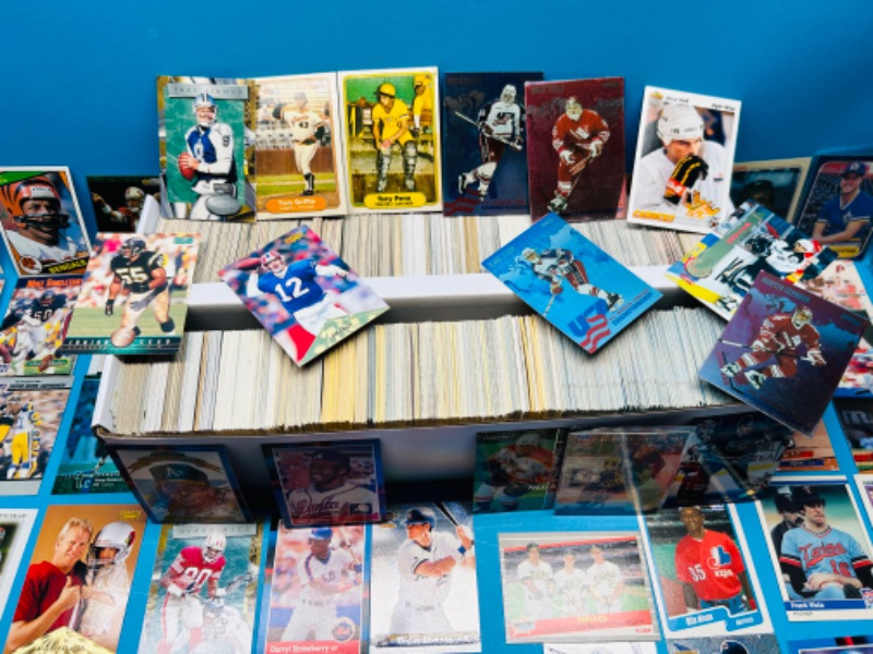 Photo 4 of 698868…1500+ mixed sports cards in box