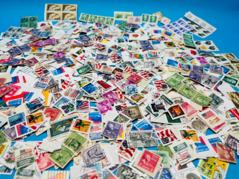 Photo 1 of 698873… hundreds of vintage used stamps 