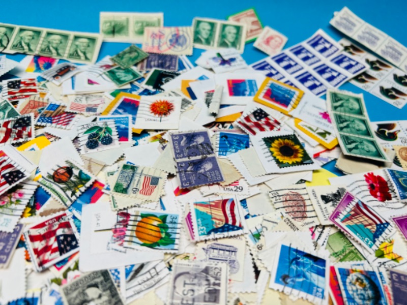 Photo 1 of 698873… hundreds of vintage used stamps 