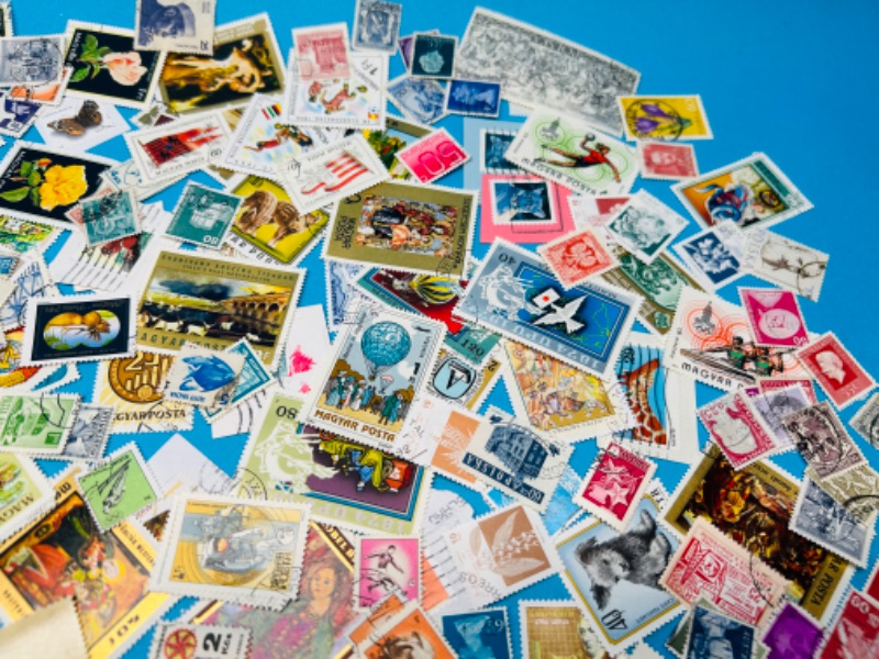 Photo 1 of 698874…hundreds of vintage used foreign stamps 