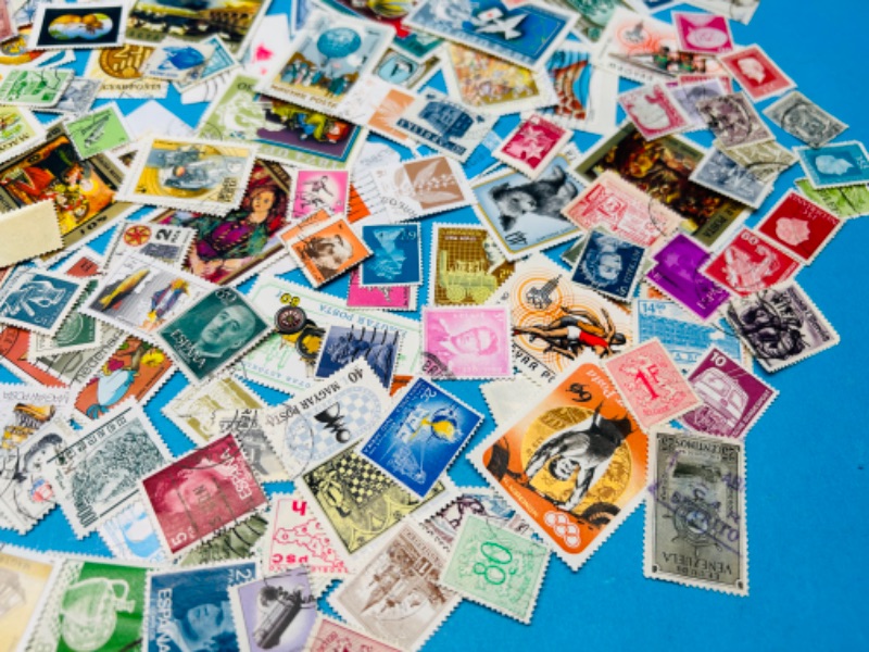 Photo 6 of 698874…hundreds of vintage used foreign stamps 