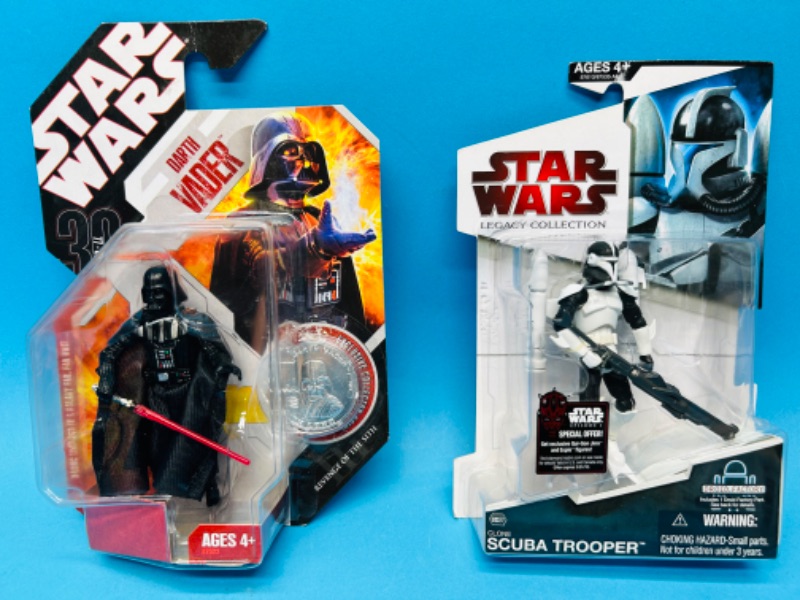 Photo 1 of 698920… 2 Star Wars figure toys 
