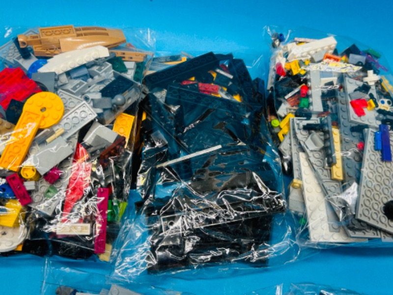 Photo 3 of 698930…6 bags of misc LEGO pieces 