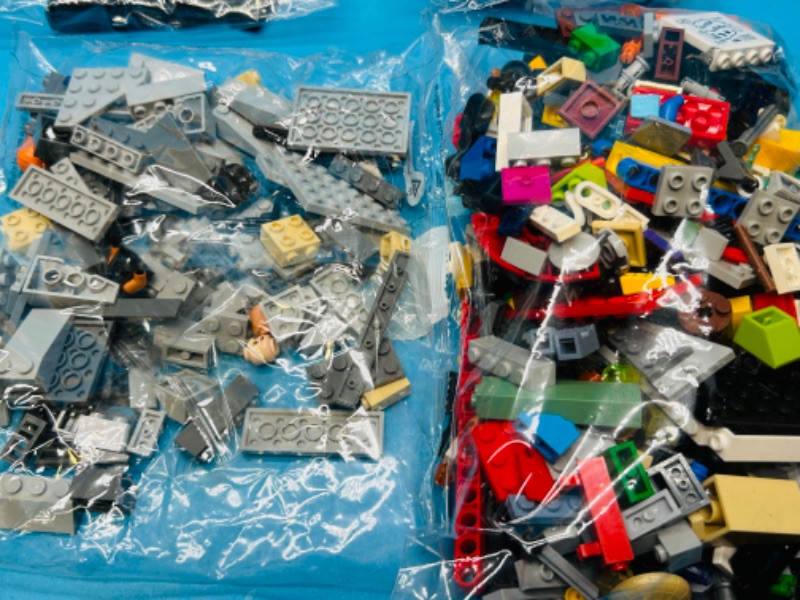 Photo 2 of 698930…6 bags of misc LEGO pieces 