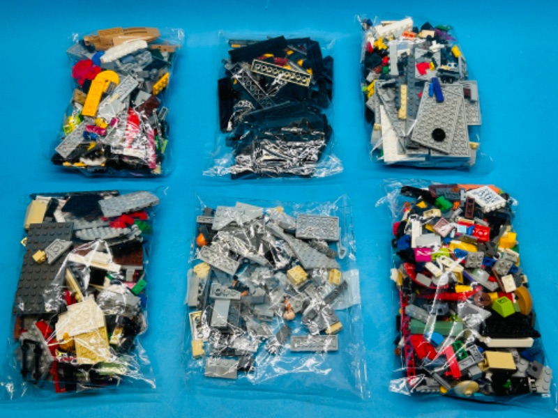 Photo 1 of 698930…6 bags of misc LEGO pieces 