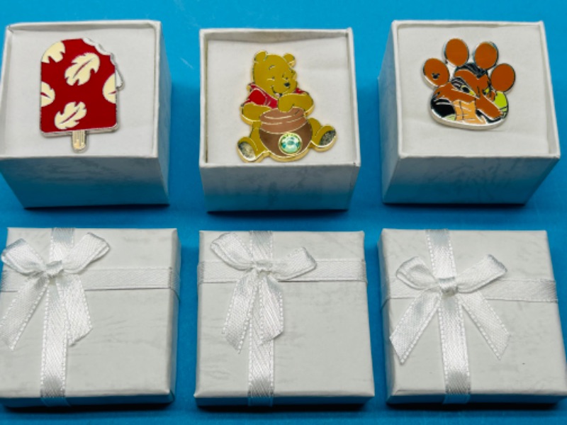 Photo 1 of 698974…3 Disney pins in gift boxes 