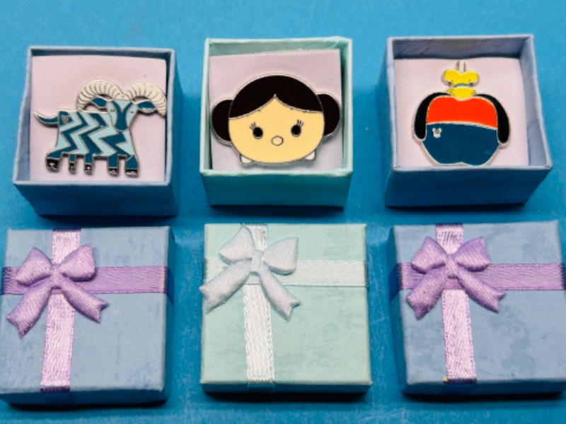 Photo 1 of 698976… 3 Disney pins in gift boxes 