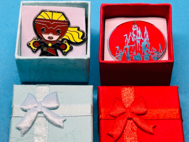 Photo 1 of 698977…2 Disney pins in gift boxes 