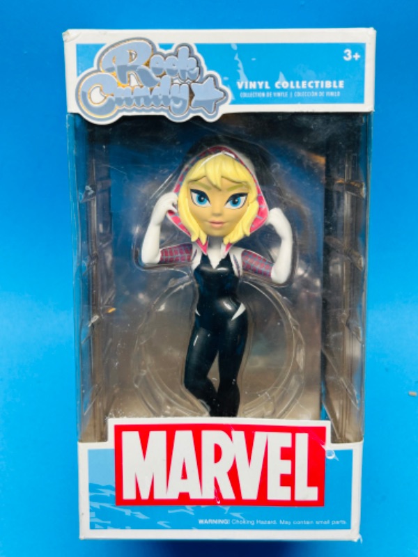 Photo 1 of 698983…marvel spider-Gwen vinyl figure 