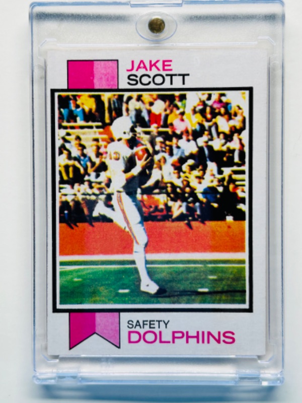 Photo 1 of 699002…1973 Jake Scott card 390  in  hard plastic case