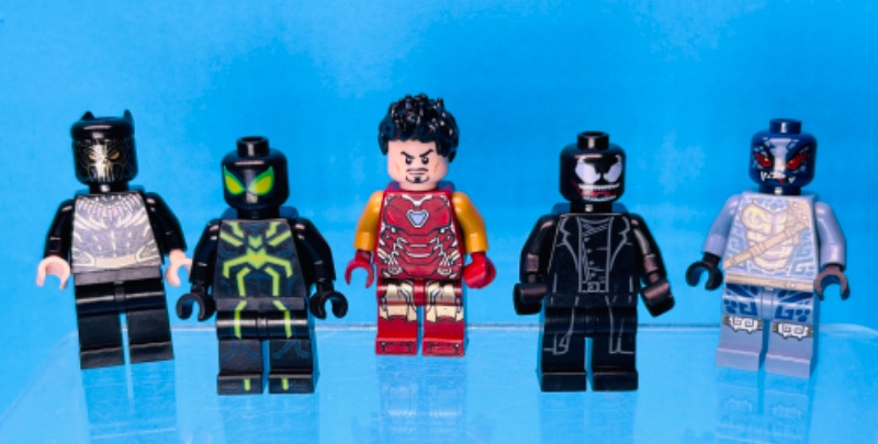 Photo 1 of 699012… 5 LEGO comic minifigures 