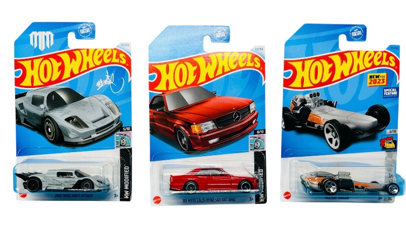 Photo 1 of 699101…  3 hot wheels die cast  cars 