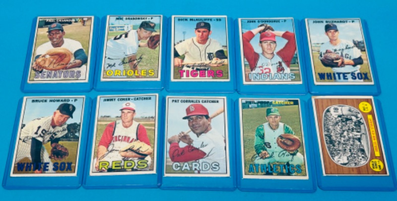 Photo 1 of 699106…10 vintage baseball cards in hard plastic sleeves 
