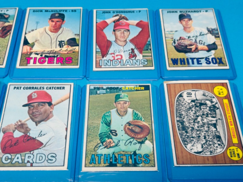 Photo 1 of 699106…10 vintage baseball cards in hard plastic sleeves 