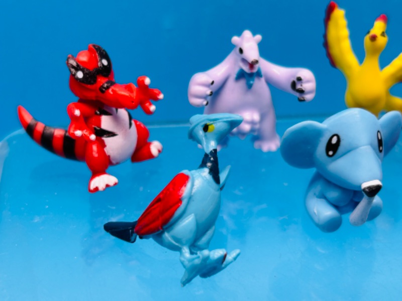 Photo 2 of 699215… 8 Pokémon RL pvc mini figures 