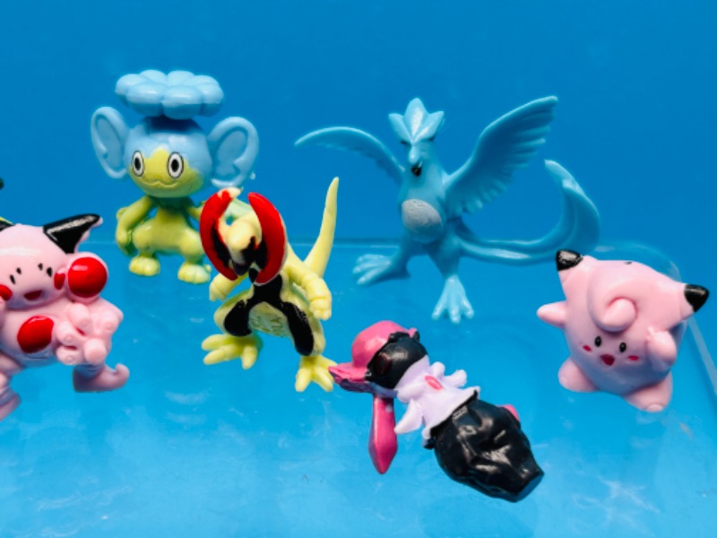 Photo 2 of 699216… 8 Pokémon RL pvc mini figures 