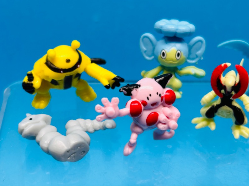 Photo 3 of 699216… 8 Pokémon RL pvc mini figures 