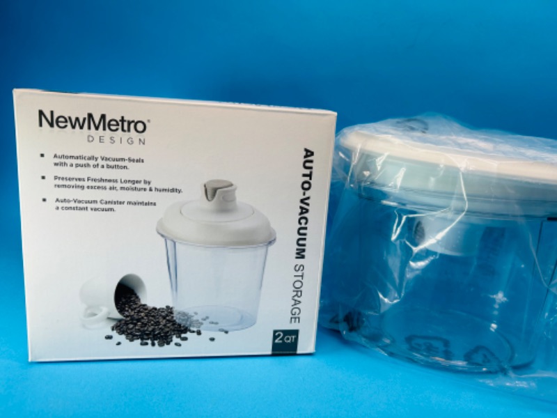 Photo 2 of 699247…NewMetro design auto-vacuum 2qt storage container -battery operated 