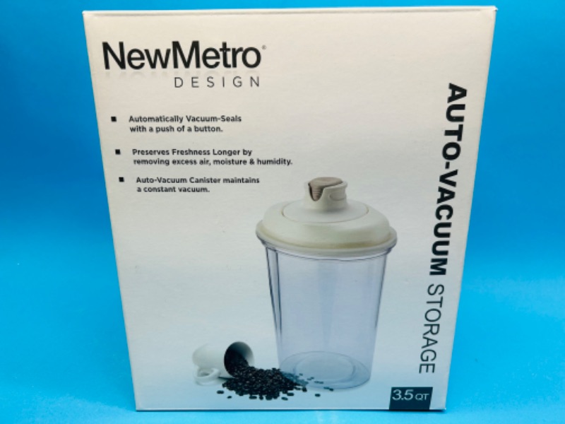 Photo 1 of 699327…NewMetro 3.5 qt. Auto-vacuum storage container 