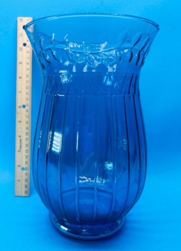 Photo 2 of 699366…10” glass decorative vase