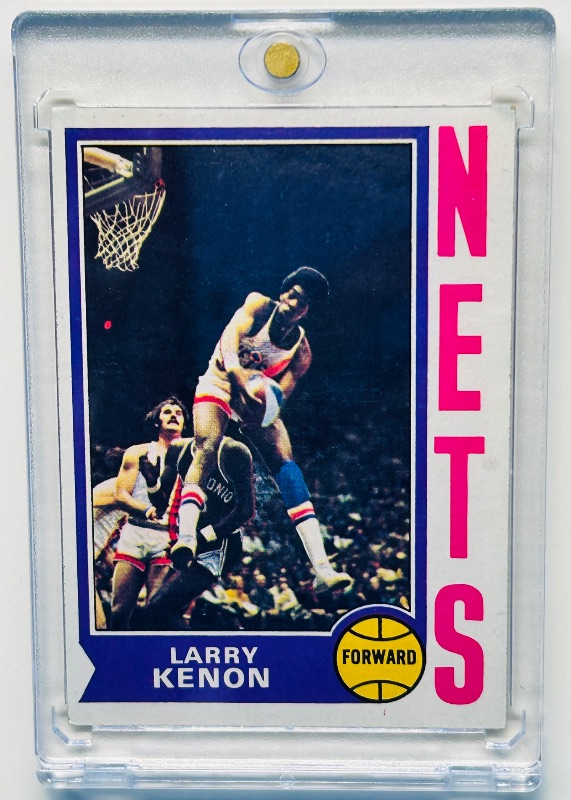 Photo 1 of 699453…1971 Rookie Larry Kenon card 216  in hard plastic case