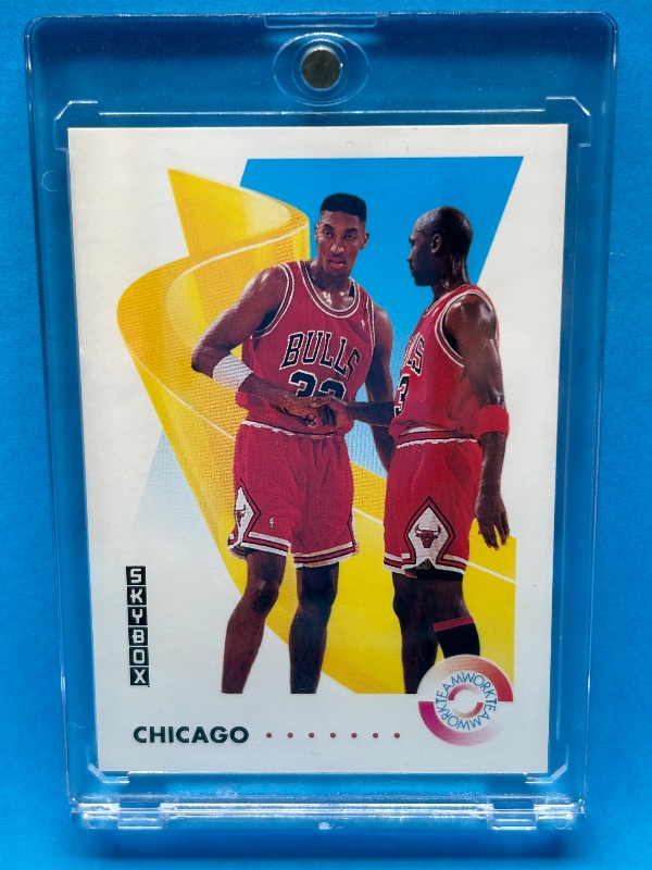 Photo 1 of 699583…skybox Jordan and Pippen cards 462 in hard plastic case