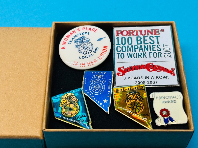 Photo 1 of 699647… vintage service/workers  pins in gift box