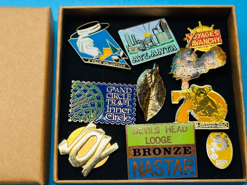 Photo 1 of 699655… vintage pins in gift box