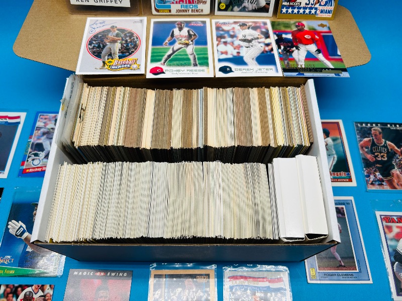 Photo 4 of 699670…1000+ mixed basketball and baseball cards in box