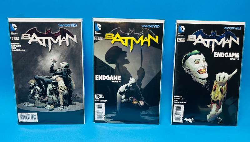 Photo 1 of 699721…3 Batman comics in plastic sleeves #37,38,39