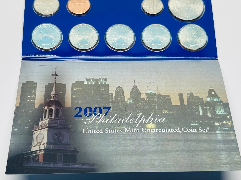 Photo 3 of 699817…2007 uncirculated Philadelphia mint coin set with COA 