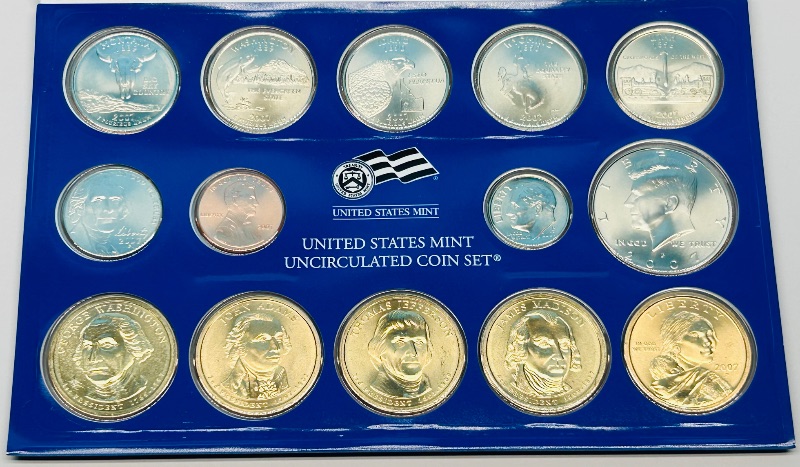 Photo 1 of 699817…2007 uncirculated Philadelphia mint coin set with COA 