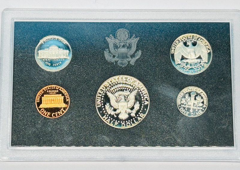 Photo 2 of 699818…1983 uncirculated US proof set in case