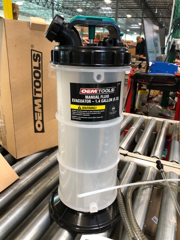 Photo 3 of OEMTOOLS 24389 5.6 Quarts (1.4 Gallons) Manual Fluid Extractor, Fluid Extractor Pump, Oil Extractor Vacuum, Auto Oil Extractor 5.3 Liter