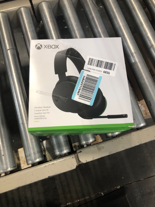 Photo 2 of Xbox Wireless Headset – Xbox Series X|S, Xbox One, and Windows 10 Devices