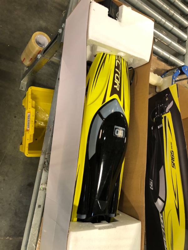 Photo 1 of VOLANTEXRC Brushless Remote Control Boat Vector SR65 37MPH High-Speed Brushless RC Boat RC Boats for Adults Fast RC Boat with Self-righting & Reverse Function for Adults Toy Gifts (792-5 RTR) Yellow 37mph