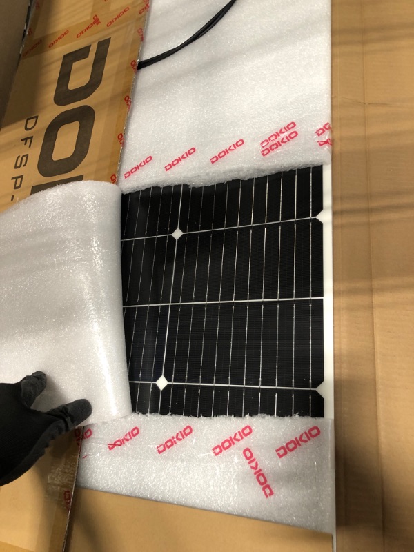 Photo 2 of 
DOKIO Flexible Solar Panel 4x100w(400w) Semi-Flexible Bendable 12V Monocrystalline Off-Grid for RV Boat Cabin Van Car and Caravan RV Boat Camper
Size:400W