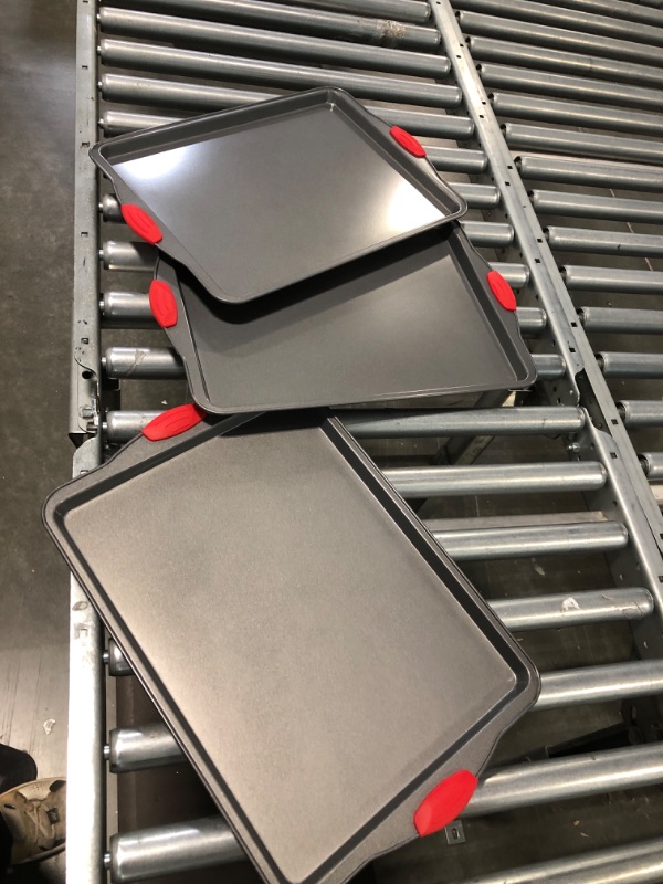 Photo 1 of 3 baking pans 